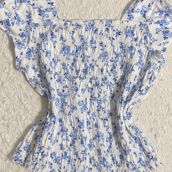 Abercrombie Floral Blue and White Smocked Top NWT - Picture 3 of 4